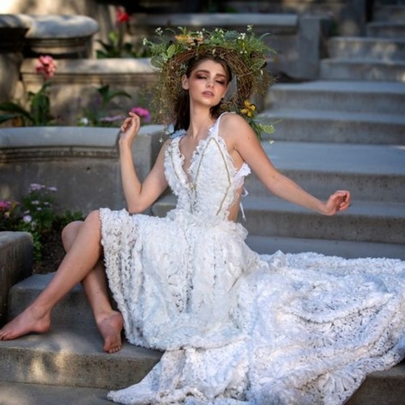 "POSEY" White 3D Floral Lace Backless Wedding Ballgown Set - Picture 3 of 6